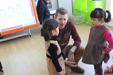 久伴英语-少儿英语培训_少儿英语在线一对二,外教如何选择?