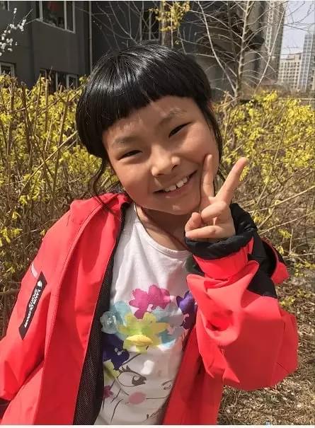 久伴英语-沉稳内敛的她学习英语半年,英语听力让老师和妈妈惊讶!