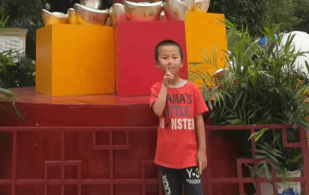 久伴英语-6岁孩子主动在生活中说英语,看看他是怎么做的